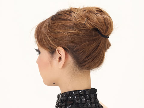 お花でアレンジパーティーヘアーのつけかた