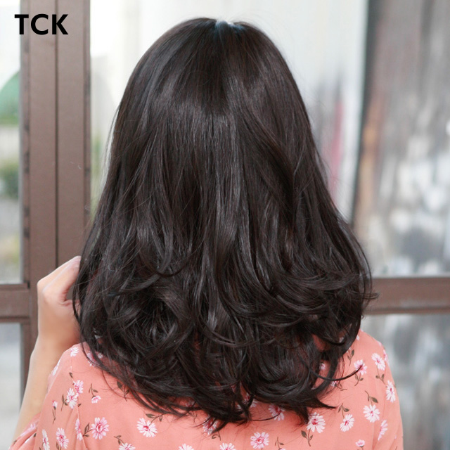 プリシラリルカールミディウィッグA-693の後ろ姿 プリシラリルカールミディウィッグA-693の後ろ姿