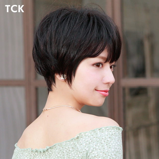 黒髪ショートウィッグの横顔 黒髪ショートウィッグの横顔