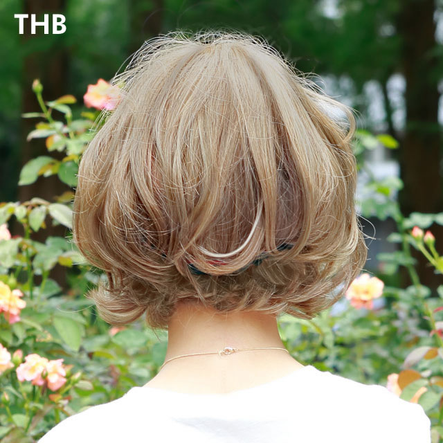 金髪クラシカルボブウィッグの後ろ姿 金髪クラシカルボブウィッグの後ろ姿