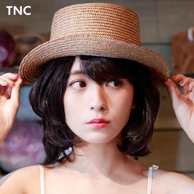 クラシカルボブウィッグにカンカン帽 クラシカルボブウィッグにカンカン帽