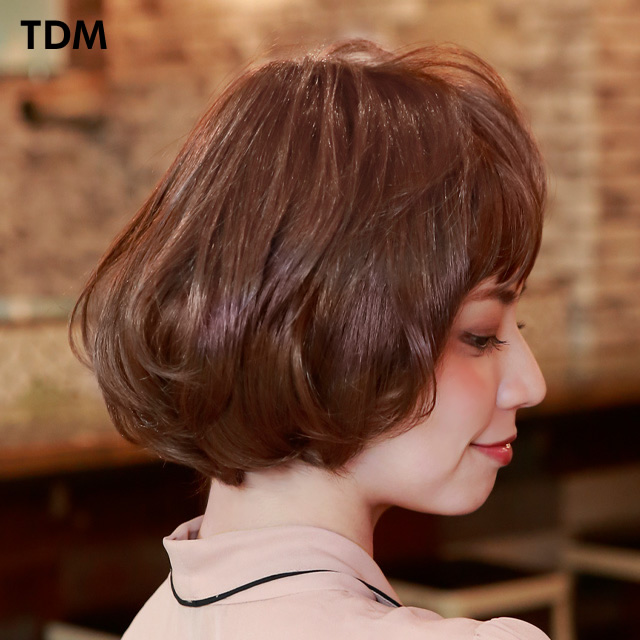 茶髪マッシュショートウィッグの横顔 茶髪マッシュショートウィッグの横顔