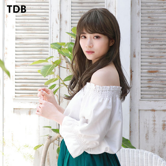 女性らしいロングウィッグ 女性らしいロングウィッグ