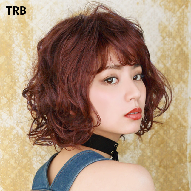 赤い髪のウィッグ