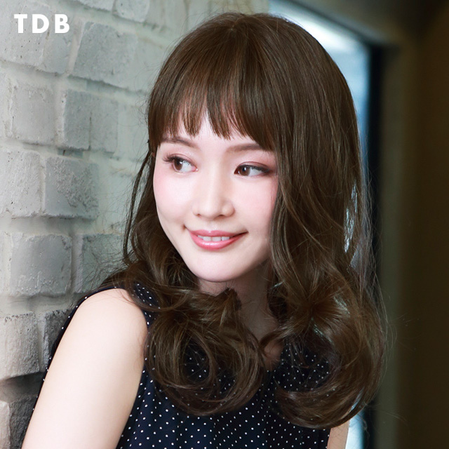 おろした前髪のプリシラウィッグ