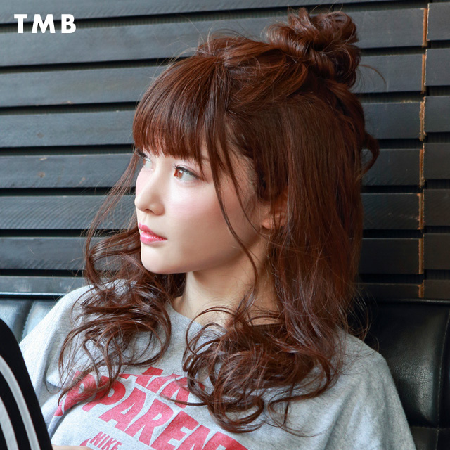 ヘアアレンジをしたプリシラオールウィッグ