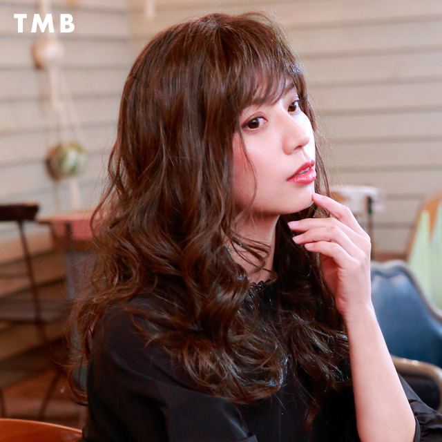 豊かな髪が美しいウィッグ