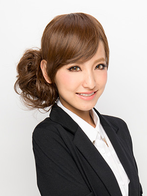 オフィスで使える派手すぎないウィッグアレンジ