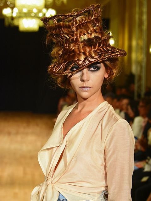 帽子のようなウィッグ