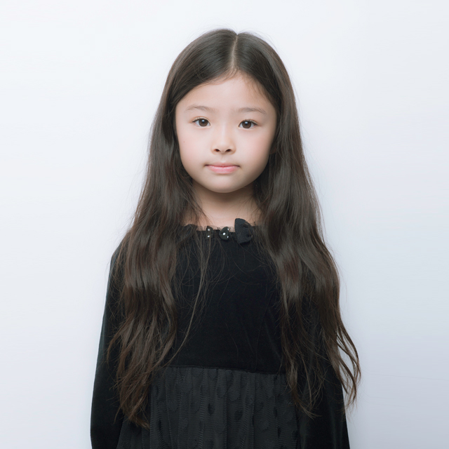 ウィッグをつける前の女の子