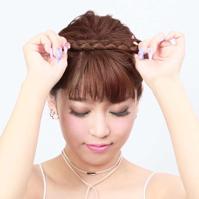 みつあみヘアバンドウィッグのつけ方