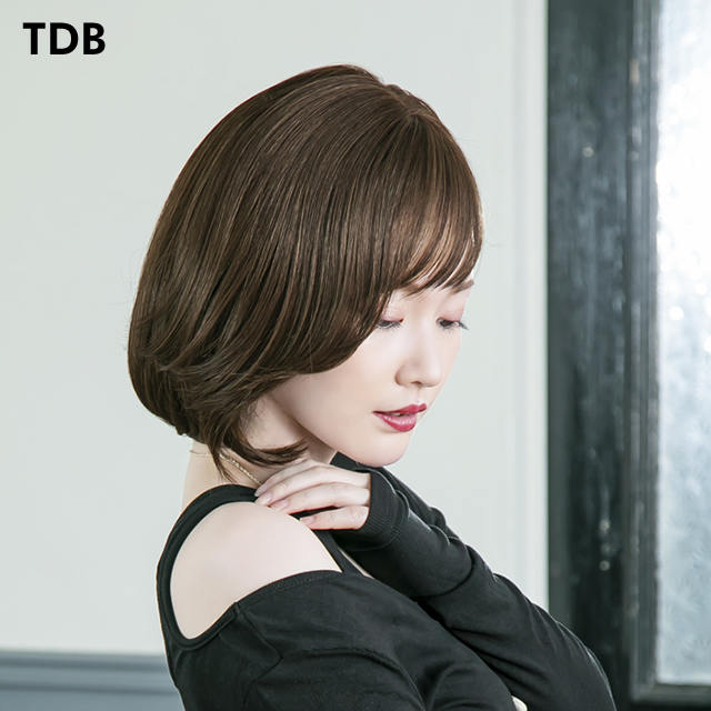 PRISILAボブウィッグの横顔