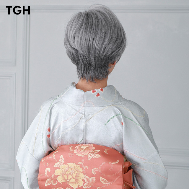 白髪ショートウィッグの着物姿