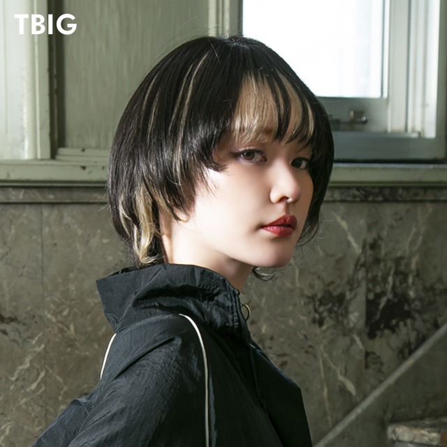 インナーカラーのマッシュウルフミディフルウィッグ A-710 プリシラ