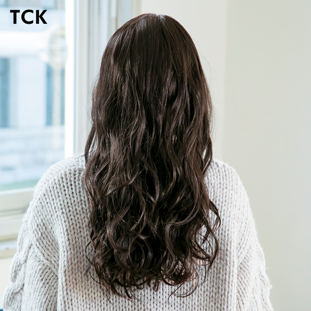 パーマロングヘアウィッグの後ろ姿