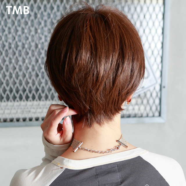 プリシラナチュラルショートウィッグの後ろ姿