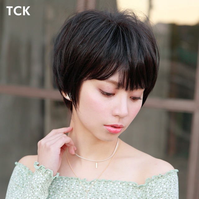 黒髪のショートウィッグ