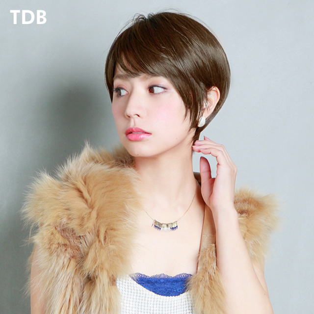 ダークブラウンのウィッグ