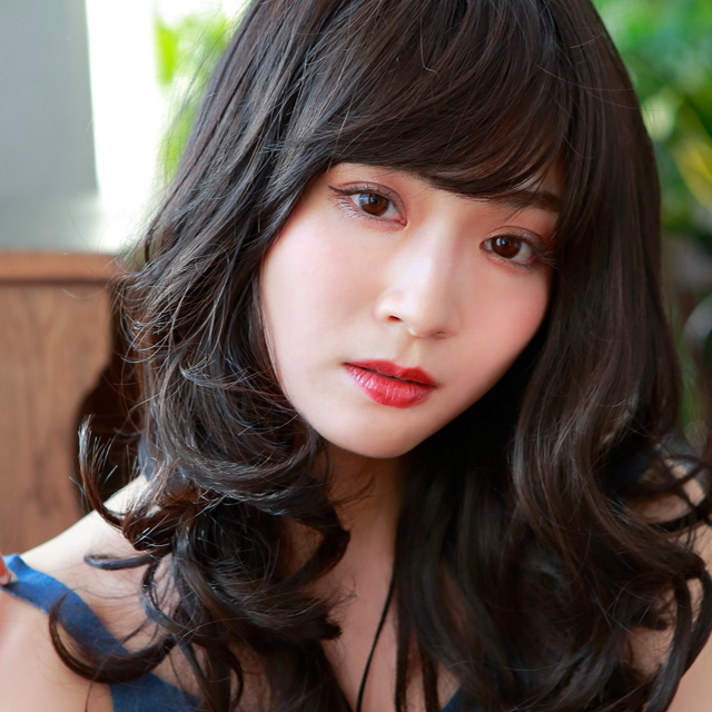 黒髪の小顔ウィッグ