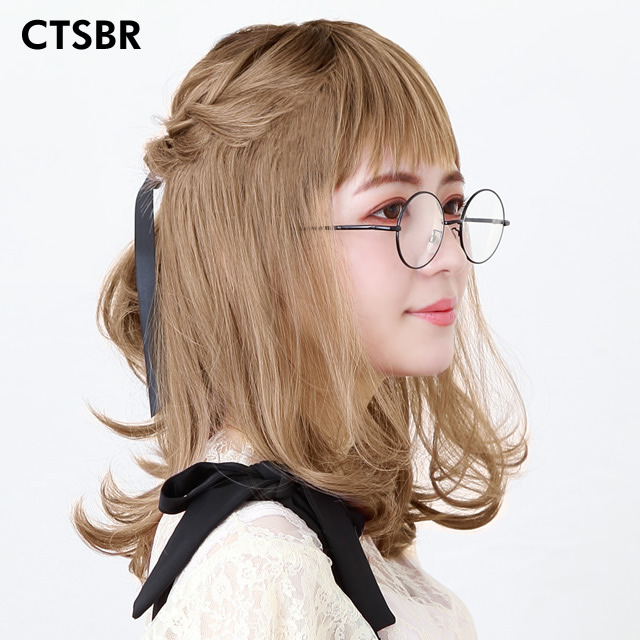 チョコレートブラウンのグラデカラーウィッグの横顔