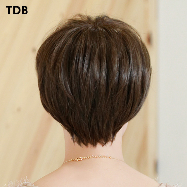 医療用帽子ウィッグリラックスショート BO-01ダークブラウンの後ろ姿