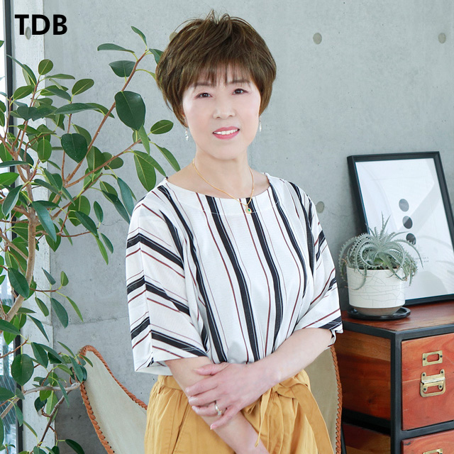 ショートヘアの小さいウィッグ
