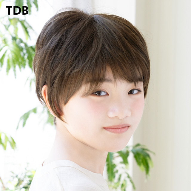 ショートヘアの子供用ウィッグ