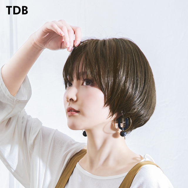 ダークブラウンのマッシュウィッグ