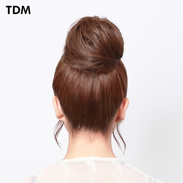 ウィッグでお団子ヘアの後ろ姿