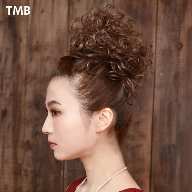 細かいカールのロープウィッグ横顔